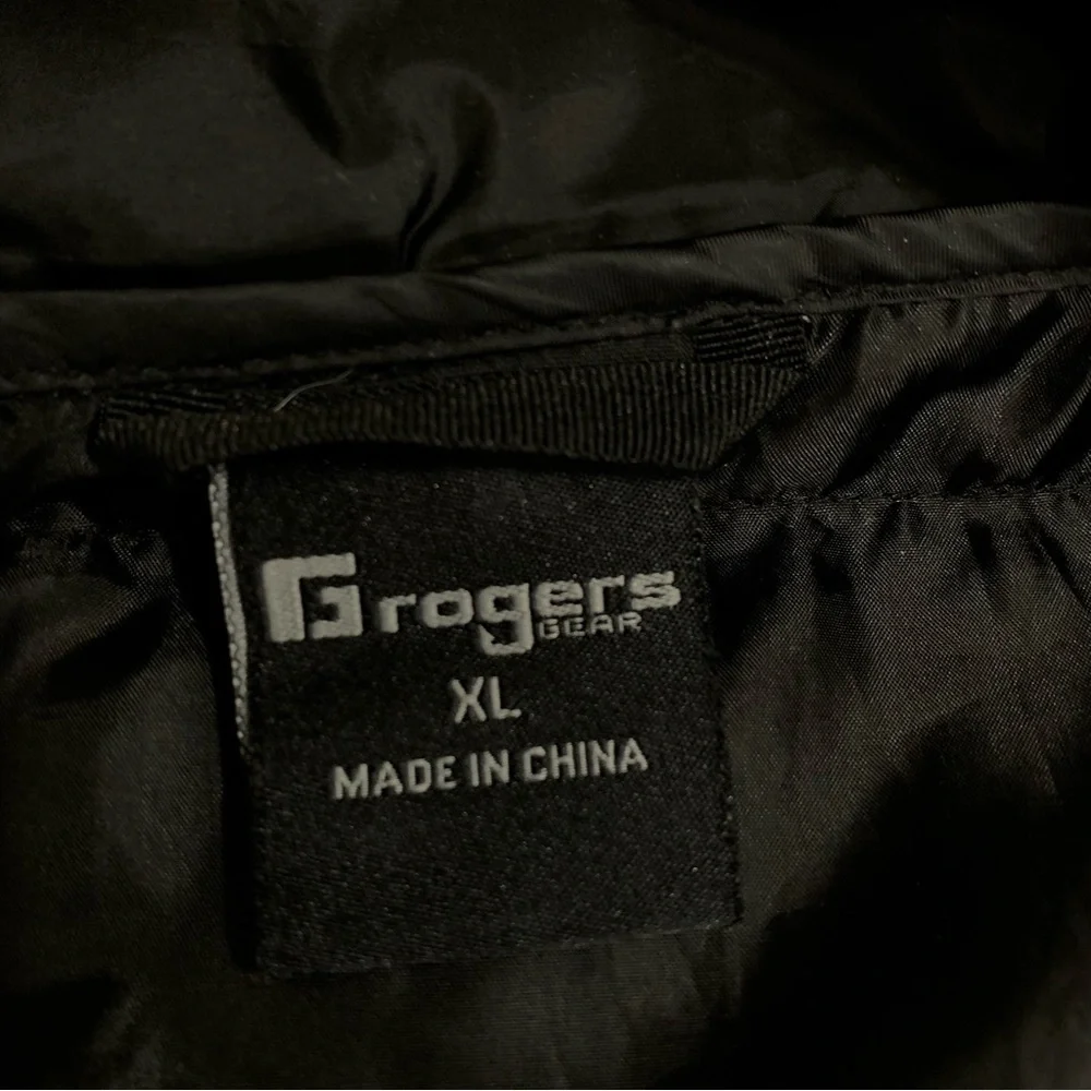 Roger’s Gear Men's Black Quilted Vest Full Front Zip Size XL Outdoors Fishing